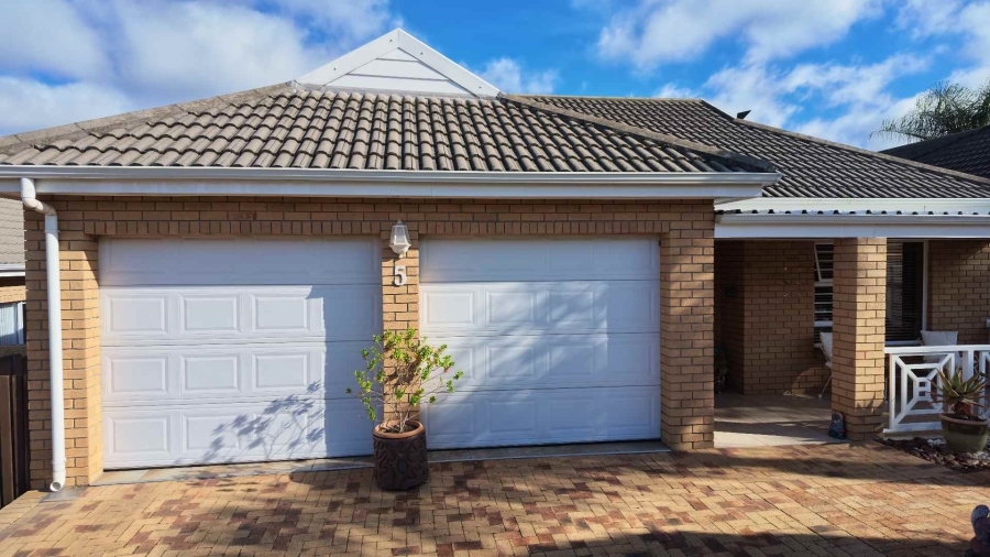 To Let 2 Bedroom Property for Rent in Oostersee Western Cape